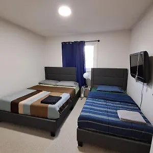 Square One Suite- Attached Bathroom, Walking Transit & Plaza Homestay Mississauga